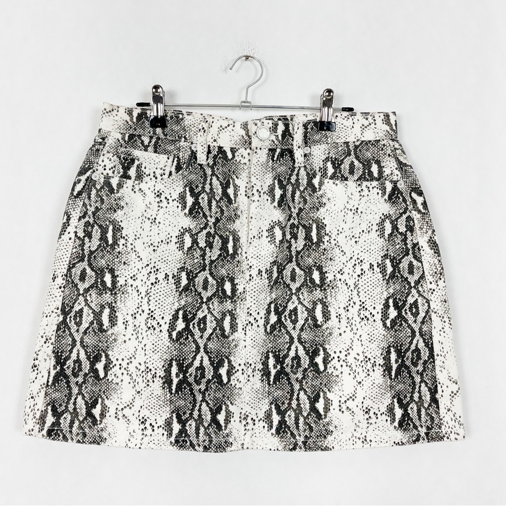 Blank NYC Women’s Cotton Snakeskin Print 4-Pocket Mini Skirt‎ Size 28